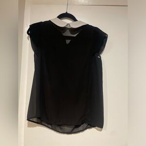 Adrianna Papell sheet collared short sleeve blouse